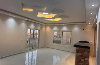 شقة - 3 غرف نوم - 3 حمامات للايجار في الحي العاشر - الشيخ زايد - الجيزة