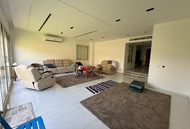 8302403 - Property Image 2