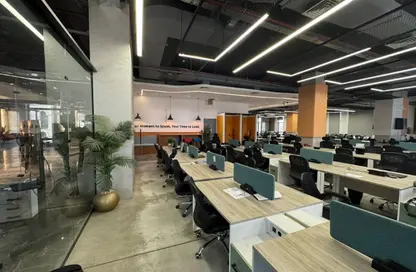 مساحات مكتبية - استوديو - 2 حمامات للايجار في جولدن جيت - شارع التسعين الجنوبي - التجمع الخامس - مدينة القاهرة الجديدة - القاهرة