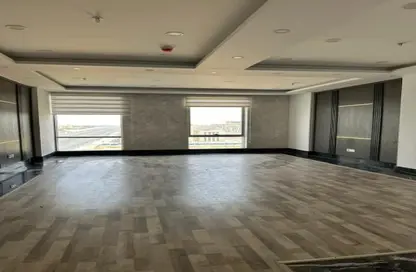 محل تجاري - استوديو - 1 حمام للبيع في مول جراند سكوير - الحى المالى - العاصمة الإدارية الجديدة - القاهرة