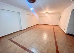 Apartment - 3 bedrooms - 2 bathrooms for للايجار in Al Adib Mohamed Zaitoun St. - Smouha - Hay Sharq - Alexandria