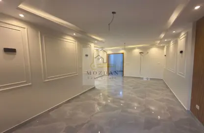 Apartment - 2 Bedrooms - 2 Bathrooms for rent in 10th Sector - Zahraa El Maadi - Hay El Maadi - Cairo