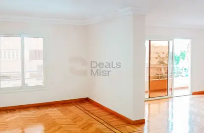 شقة - 3 غرف نوم - 3 حمامات للبيع في شارع السيدة سكينة إبنت الحسين - كفر عبده - رشدي - حي شرق - الاسكندرية