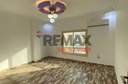 شقة - 3 غرف نوم - 2 حمامات للايجار في الحي السادس عشر - الشيخ زايد - الجيزة