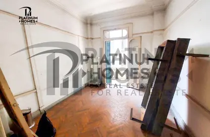 Clinic - Studio - 1 Bathroom for sale in Raml Station - Hay Wasat - Alexandria