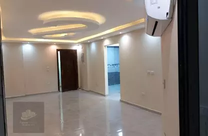 Office Space - Studio - 2 Bathrooms for rent in Rayhanah Plaza - Zahraa El Maadi - Hay El Maadi - Cairo