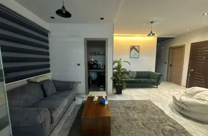 شقة - 4 غرف نوم - 3 حمامات للبيع في الحي الثامن - الشيخ زايد - الجيزة شقة - 4 غرف نوم - 3 حمامات للبيع في الحي الثامن - الشيخ زايد - الجيزة