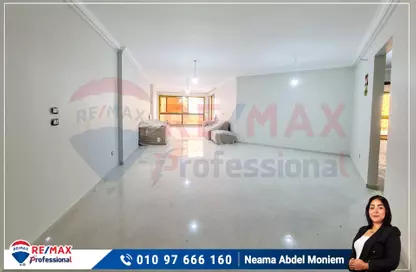 Apartment - 3 Bedrooms - 2 Bathrooms for sale in Al Shohada Square St. - Smouha - Hay Sharq - Alexandria