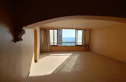 Apartment - 2 Bedrooms - 1 Bathroom for sale in Cornish El Nile St. - Maadi - Hay El Maadi - Cairo
