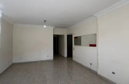 شقة - 2 غرف نوم - 1 حمام للايجار في شارع الحرية - البساتين - القاهرة