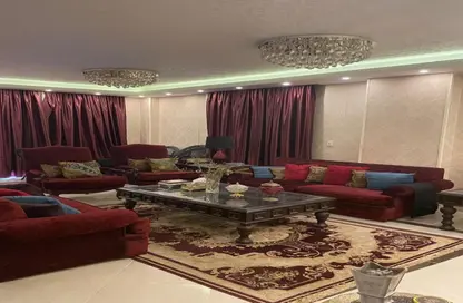 Apartment - 4 Bedrooms - 3 Bathrooms for sale in Street 17 - District 5 - The 5th Settlement - New Cairo City - Cairo