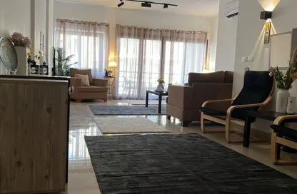 شقة - 3 غرف نوم - 2 حمامات للايجار في ساحة الفيلا - فيفث سكوير - التجمع الخامس - مدينة القاهرة الجديدة - القاهرة