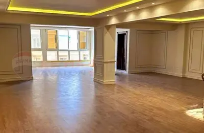 Duplex - 7 Bedrooms - 3 Bathrooms for sale in Laurent - Hay Sharq - Alexandria