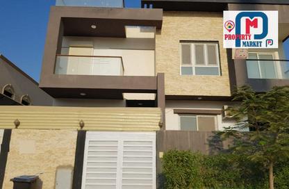 Townhouse - 7 Bedrooms - 6 Bathrooms for sale in Gamal Abdel-Nasser Axis - 6 October City - Giza
