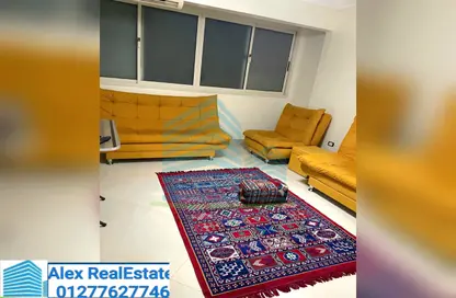 شقة - 3 غرف نوم - 1 حمام للايجار في شارع فاموس - كامب شيزار - حي وسط - الاسكندرية