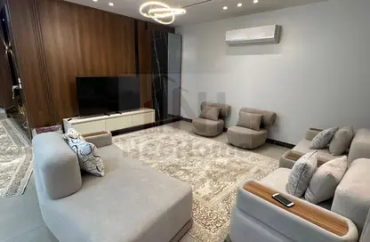 Villa - 5 Bedrooms - 5 Bathrooms for rent in Madinaty - Cairo