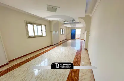 Apartment - 3 Bedrooms - 2 Bathrooms for sale in Al Geish Road - El Mandara - Hay Than El Montazah - Alexandria