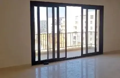Apartment - 3 Bedrooms - 2 Bathrooms for sale in Village West - Sheikh Zayed Compounds - Sheikh Zayed City - Giza