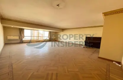 Apartment - 6 Bedrooms - 4 Bathrooms for sale in Mostafa Mahmoud Square - Mohandessin - Giza