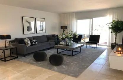 Apartment - 3 Bedrooms - 2 Bathrooms for sale in Royal City - Sheikh Zayed Compounds - Sheikh Zayed City - Giza