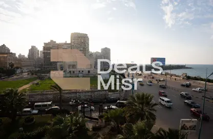Apartment - 4 Bedrooms - 2 Bathrooms for sale in Mahmoud Al Deeb St. - Zezenia - Hay Sharq - Alexandria