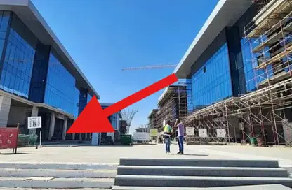 محل - استوديو - 2 حمامات للبيع في جولدن جيت - شارع التسعين الجنوبي - التجمع الخامس - مدينة القاهرة الجديدة - القاهرة