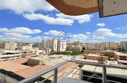 شقة - 3 غرف نوم - 2 حمامات للبيع في شارع رشدي - رشدي - حي شرق - الاسكندرية