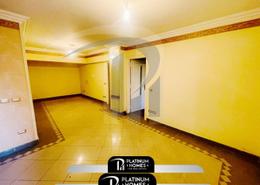 شقة - 2 غرف نوم - 1 حمام for للبيع in كامب شيزار - حي وسط - الاسكندرية