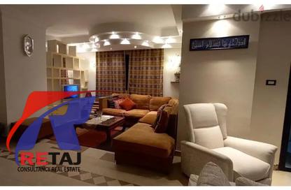 شقة - 3 غرف نوم - 2 حمامات للايجار في شارع محمد فريد ابو حديد - الحديقة الدولية - الحي السابع - مدينة نصر - القاهرة