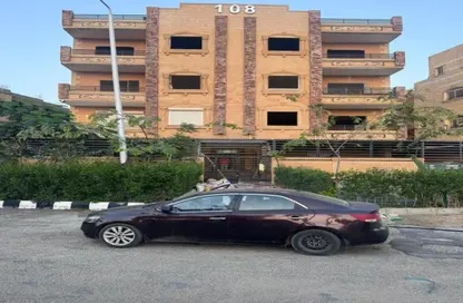 شقة - 3 غرف نوم - 2 حمامات للبيع في المجاورة الاولي - الحي الثامن - مدينة الشروق - القاهرة