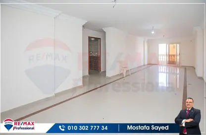 Apartment - 3 Bedrooms - 2 Bathrooms for sale in Tag Al Roasa St. - Saba Basha - Hay Sharq - Alexandria