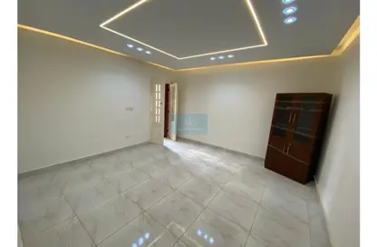 Apartment - 2 Bedrooms - 1 Bathroom for sale in Zahraa Al Maadi St. - Degla - Hay El Maadi - Cairo