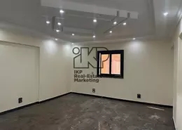 Apartment - 4 Bedrooms - 2 Bathrooms for rent in Zakaria Othman St. - 8th Zone - Nasr City - Cairo