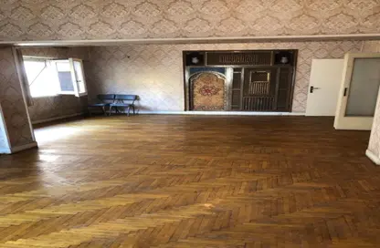 Apartment - 2 Bedrooms - 1 Bathroom for sale in Nile Corniche St. - Garden City - Cairo