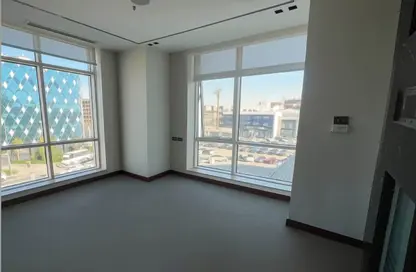 مساحات مكتبية - استوديو - 2 حمامات للايجار في شارع التسعين الجنوبي - التجمع الخامس - مدينة القاهرة الجديدة - القاهرة