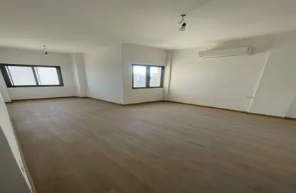 (بنتهاوس  (روف - 3 غرف نوم - 3 حمامات للايجار في مون ريزيدنس - فيفث سكوير - التجمع الخامس - مدينة القاهرة الجديدة - القاهرة