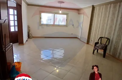 Apartment - 3 Bedrooms - 2 Bathrooms for sale in Ahmed Allam St. - Sporting - Hay Sharq - Alexandria