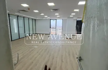 Office Space - Studio - 2 Bathrooms for sale in Hyde Park Central - The 6th Settlement - New Cairo City - Cairo
