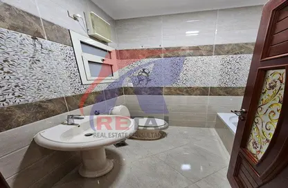 Apartment - 3 Bedrooms - 2 Bathrooms for rent in Gamal Abdel Nasser Axis - The 3rd Settlement - New Cairo City - Cairo