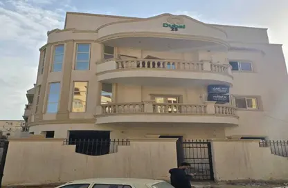 شقة - 3 غرف نوم - 3 حمامات للبيع في المجاورة الاولي - الحي الثالث غرب - مدينة الشروق - القاهرة