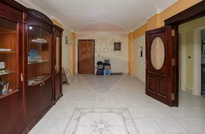 Apartment - 3 Bedrooms - 1 Bathroom for sale in Al Nasr St. - Smouha - Hay Sharq - Alexandria