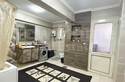 Apartment - 3 Bedrooms - 2 Bathrooms for sale in Moharam Bek St. - Moharam Bek - Hay Wasat - Alexandria