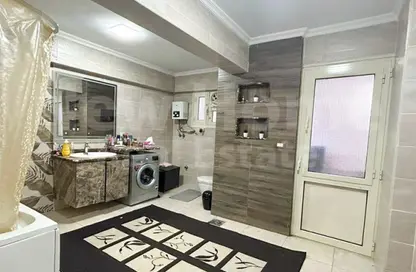 Apartment - 3 Bedrooms - 2 Bathrooms for sale in Moharam Bek St. - Moharam Bek - Hay Wasat - Alexandria