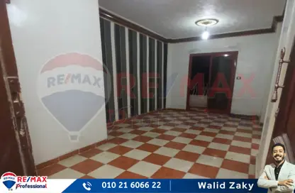 Apartment - 3 Bedrooms - 1 Bathroom for sale in Mahmoud Al Essawy St. - Miami - Hay Awal El Montazah - Alexandria