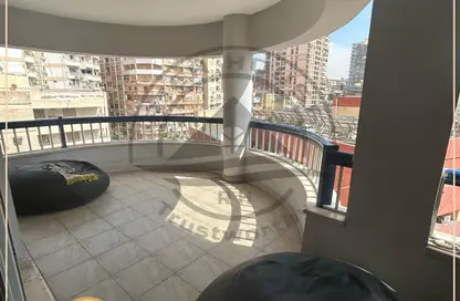 شقة - 3 غرف نوم - 2 حمامات للبيع في شارع ابو قير - جليم - حي شرق - الاسكندرية
