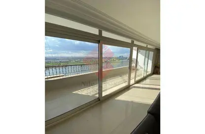 Apartment - 3 Bedrooms - 4 Bathrooms for sale in Nile St. - Dokki - Giza
