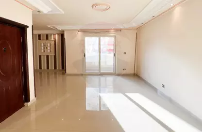 شقة - 3 غرف نوم - 1 حمام للبيع في شارع المشير احمد اسماعيل - سيدي جابر - حي شرق - الاسكندرية