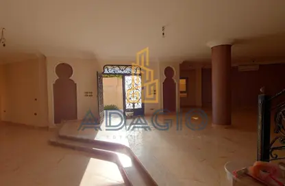 فيلا - 7 غرف نوم - 8 حمامات للبيع في طريق بيفرلي هيلز - الحي السابع عشر - الشيخ زايد - الجيزة