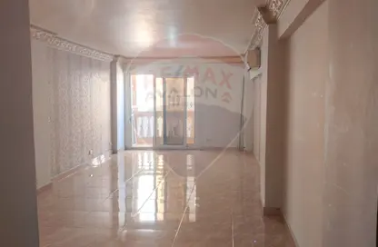 شقة - 3 غرف نوم - 2 حمامات للبيع في سموحة - حي شرق - الاسكندرية
