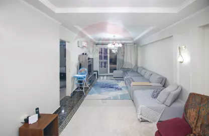 شقة - 3 غرف نوم - 2 حمامات للبيع في شارع ابو قير - سبورتنج - حي شرق - الاسكندرية